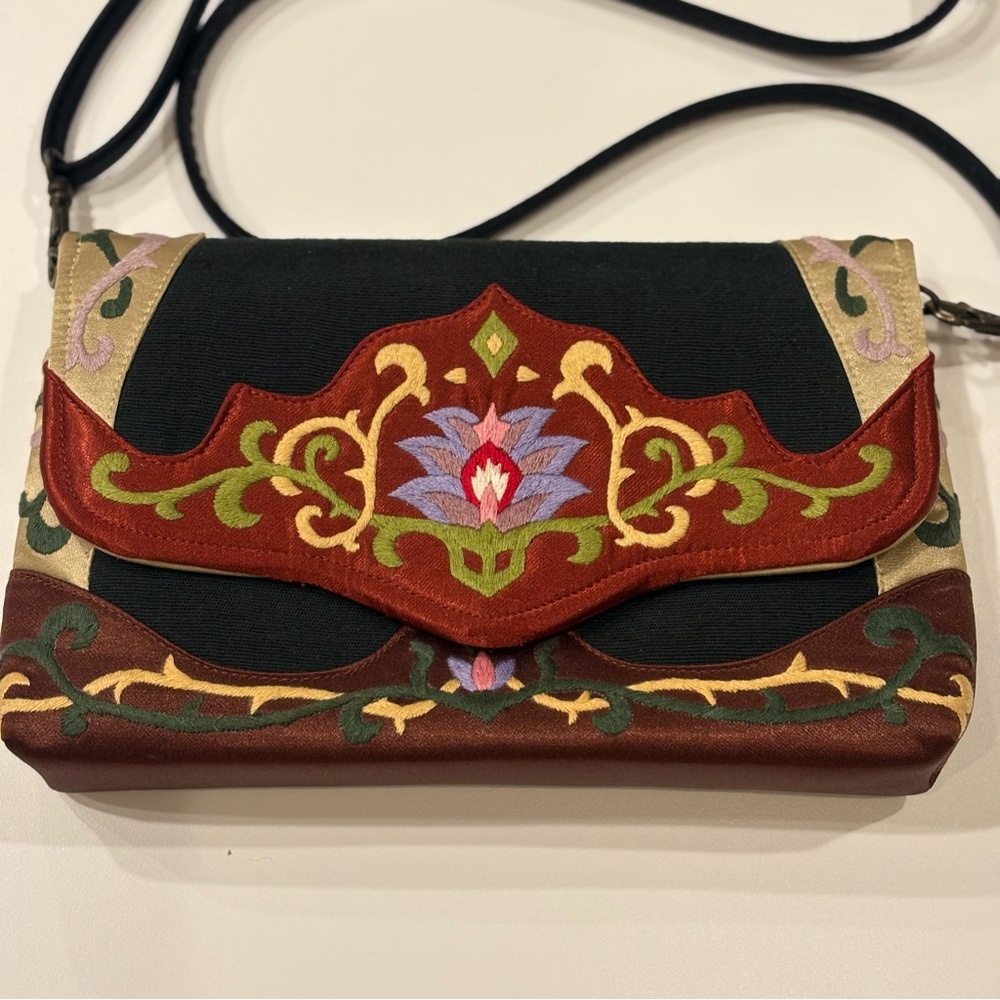 OOVOO Clutch/Crossbody Hand Embroidered